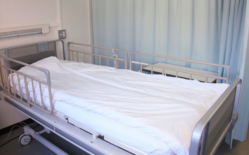 Safe pediatric hospital bed with side rails in Nigeria and Kenya